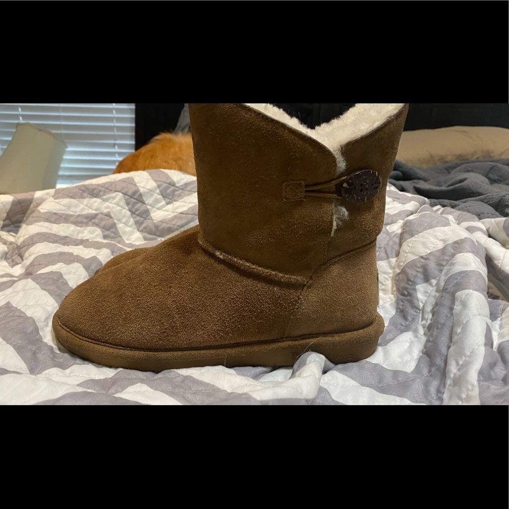 Womens Bearpaw boots Rosie-only worn a handful of times!!